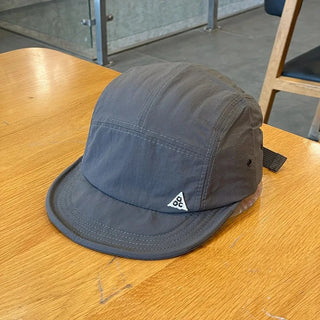 Casquette plate imperméable